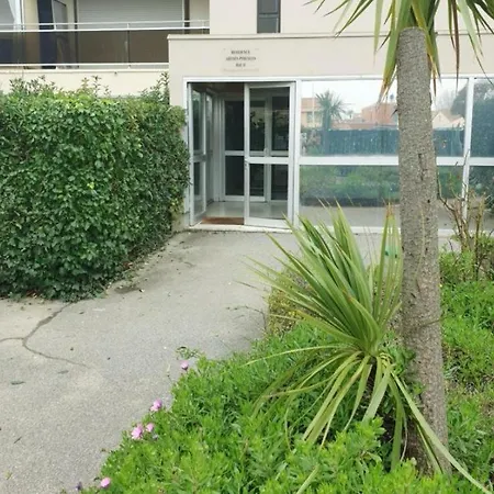 Cosy En Bord De Piscine